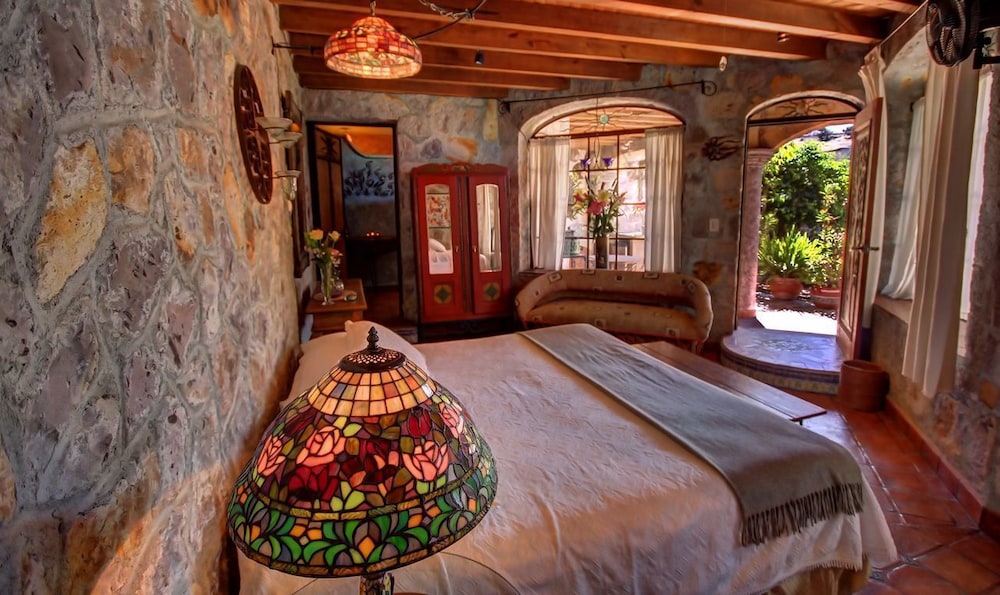 Standard Double Room, 1 King Bed photo 3