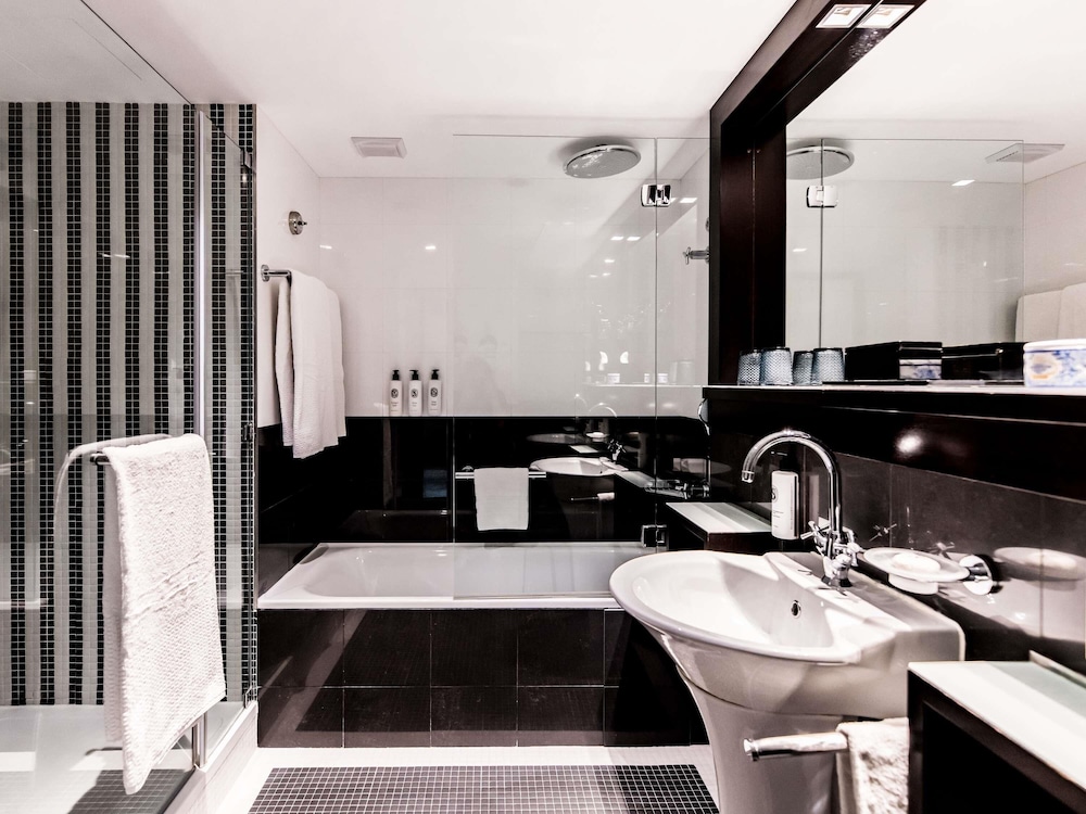 Prestige Suite, 1 King Bed, Lounge (High Floor) thumbnail 6