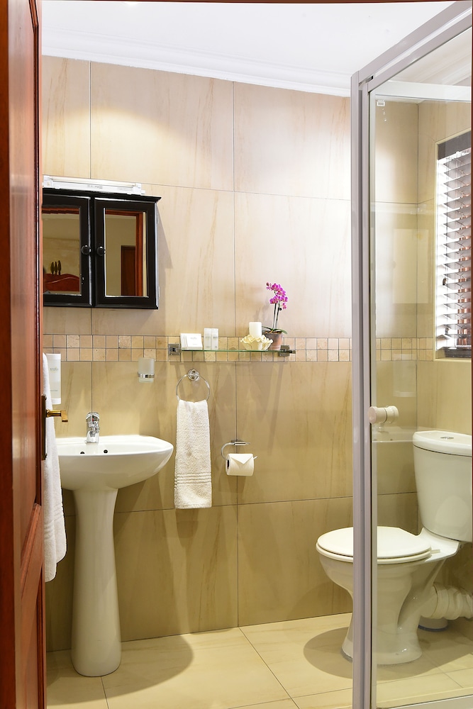 Luxury Double Room, Private Bathroom, Ground Floor photo 2