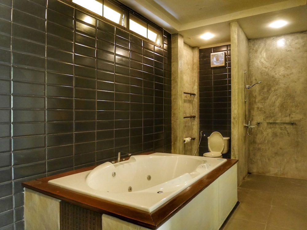 Deluxe Jacuzzi Panorama - Photo 8