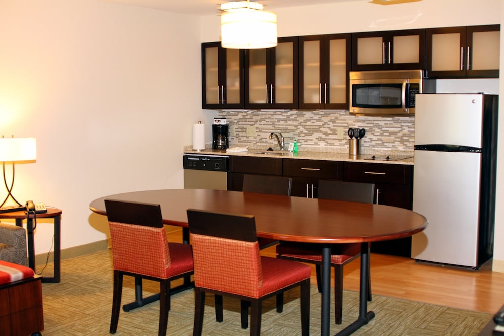 Suite, 2 Bedrooms, Kitchen - Photo 7