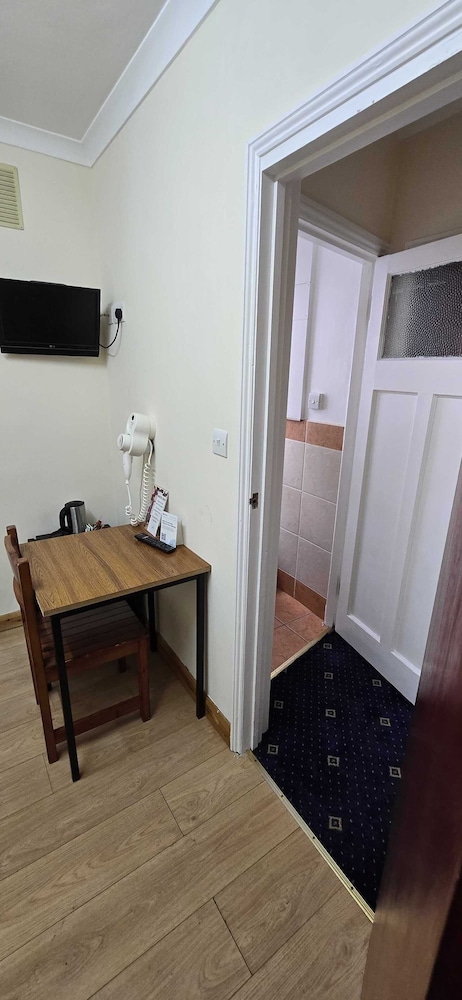 Basic Single Room photo 2