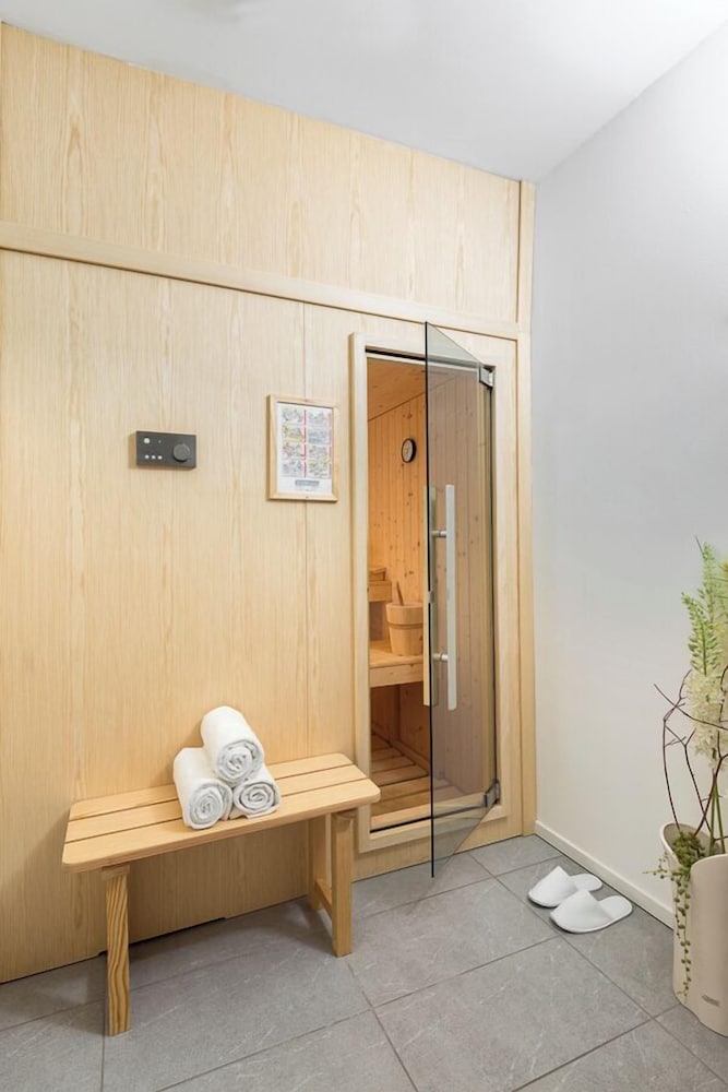 Penthouse Suite with Sauna (pets not allowed) photo 3