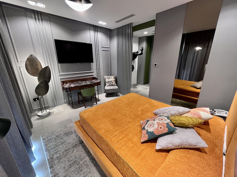Superior Room, 1 Queen Bed photo 2