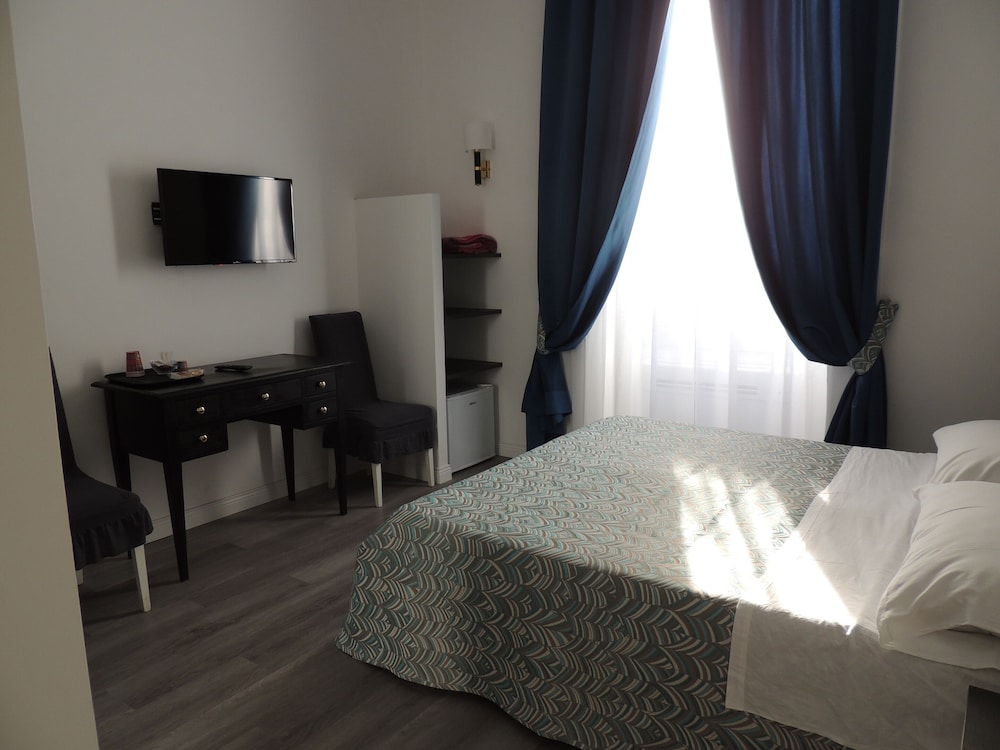 Classic Room, Non Smoking, Housekeeping (Camera 1)