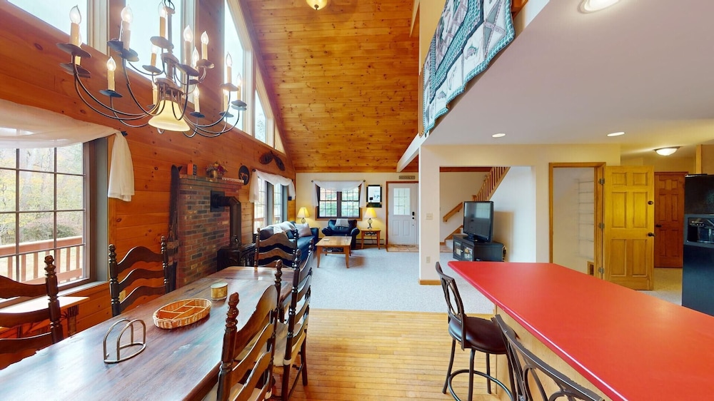 House, Multiple Beds (Beechwood Home) photo 2