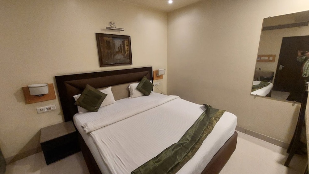 Luxury Double Room, City View