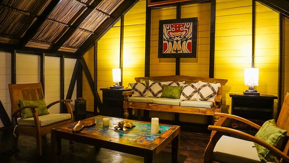 Luxury Suite, 1 King Bed, Ocean View, Beachfront photo 2