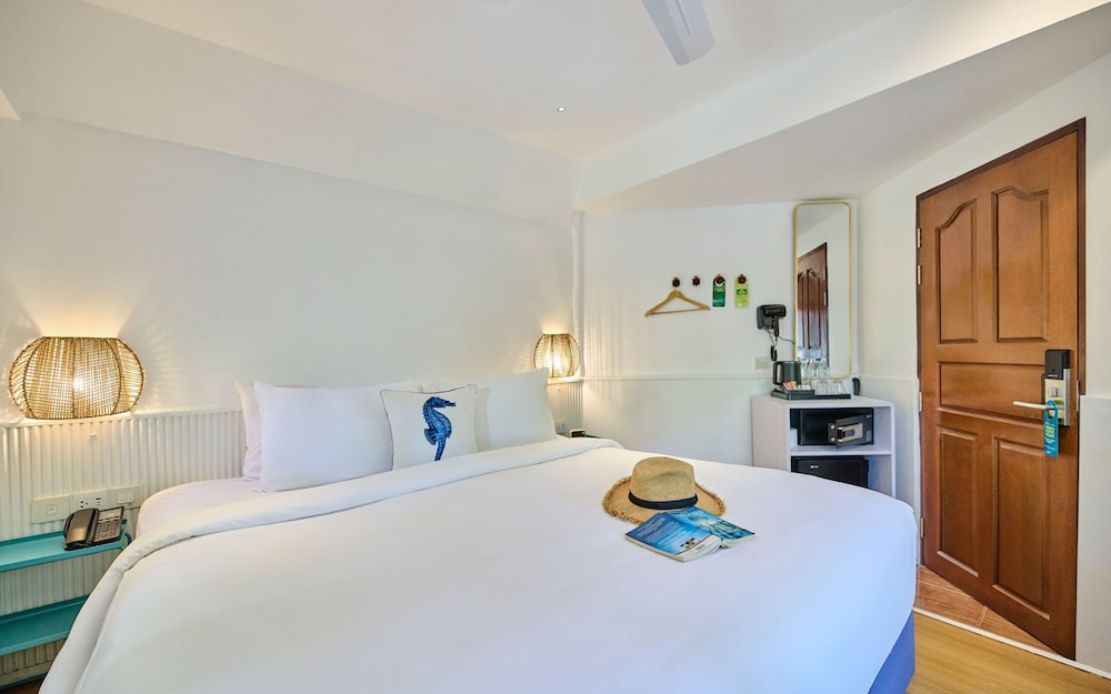 Coral Hut Quad (Two-Bedroom Bungalow) - Photo 8