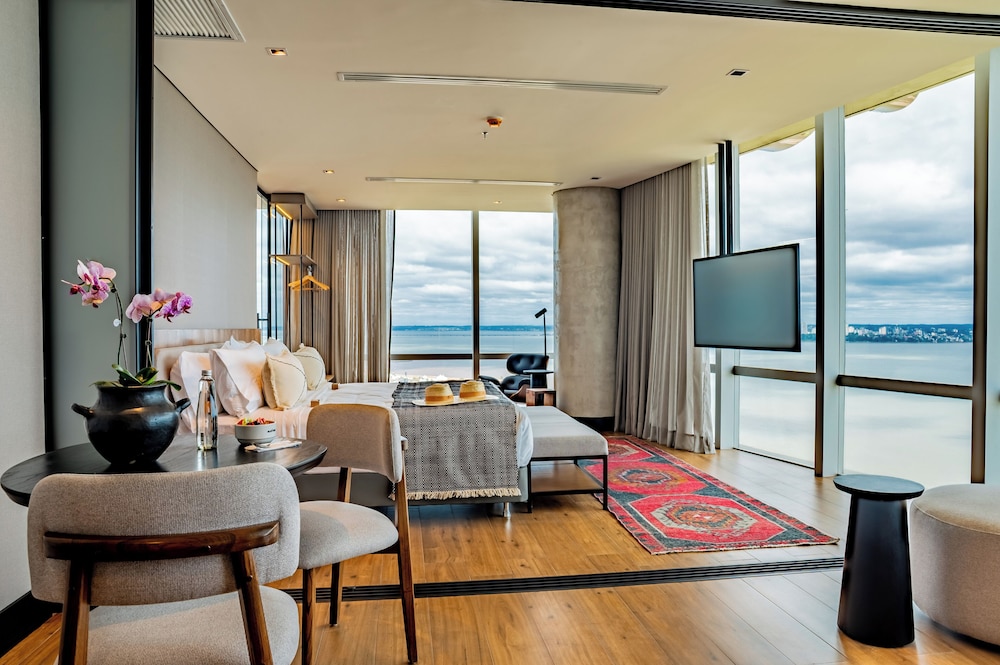 Panoramic Suite, River View