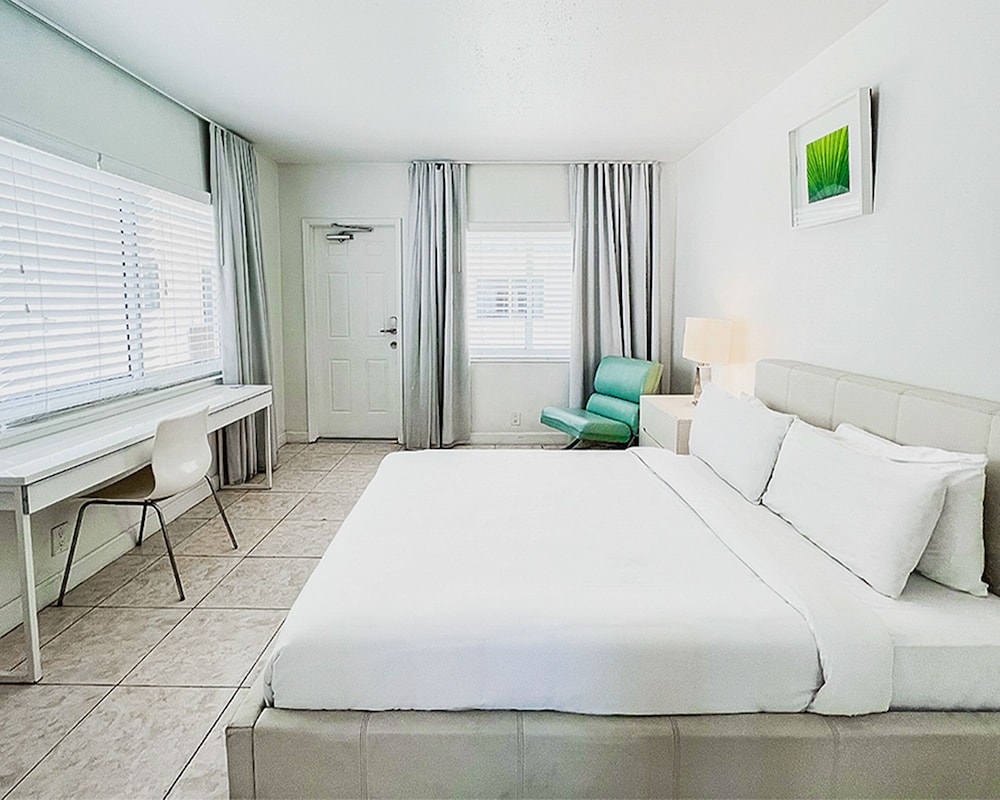 Deluxe Studio, 1 Queen Bed - Photo 1