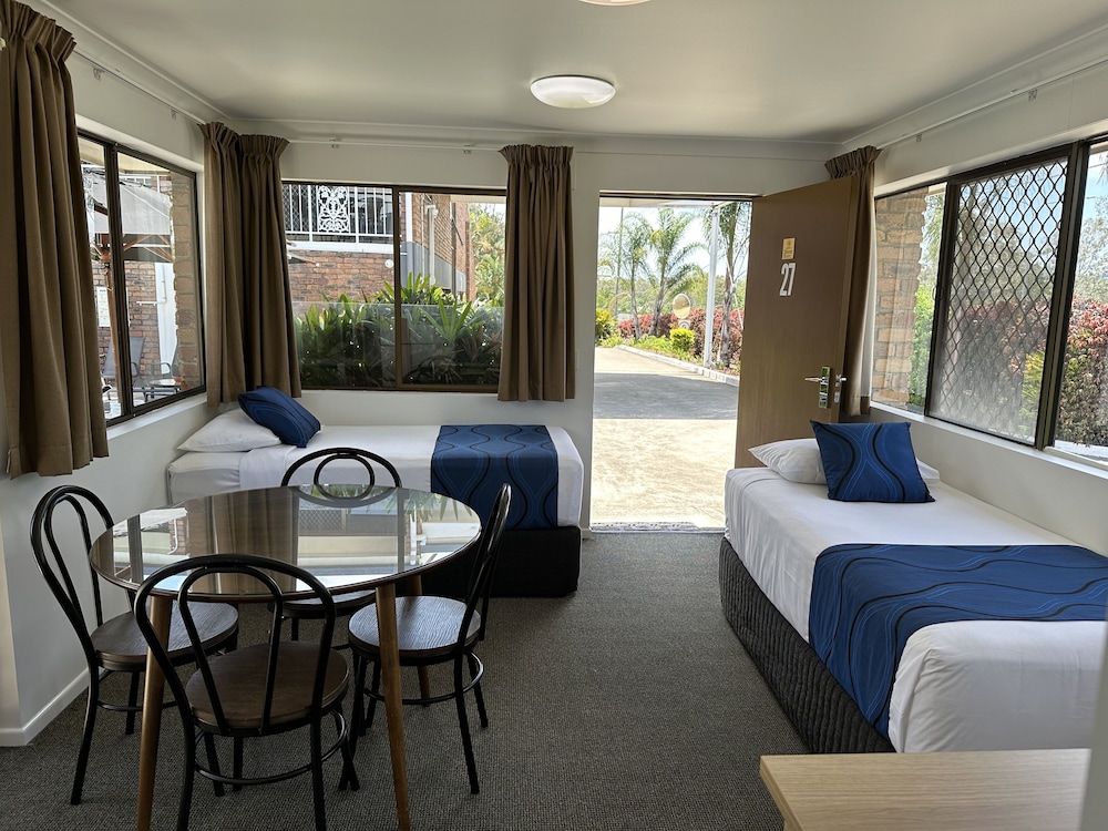 Family Room, 2 Bedrooms, Non Smoking, Jetted Tub (Executive Family Suite) photo 1