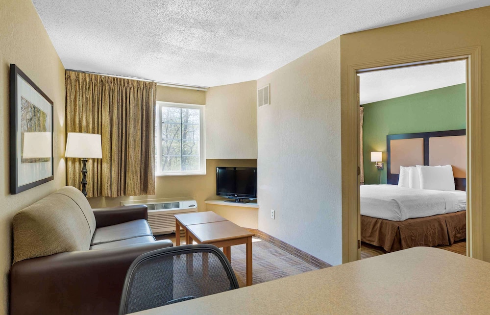 Suite, 1 Queen Bed with Sofa bed, Non Smoking photo 2