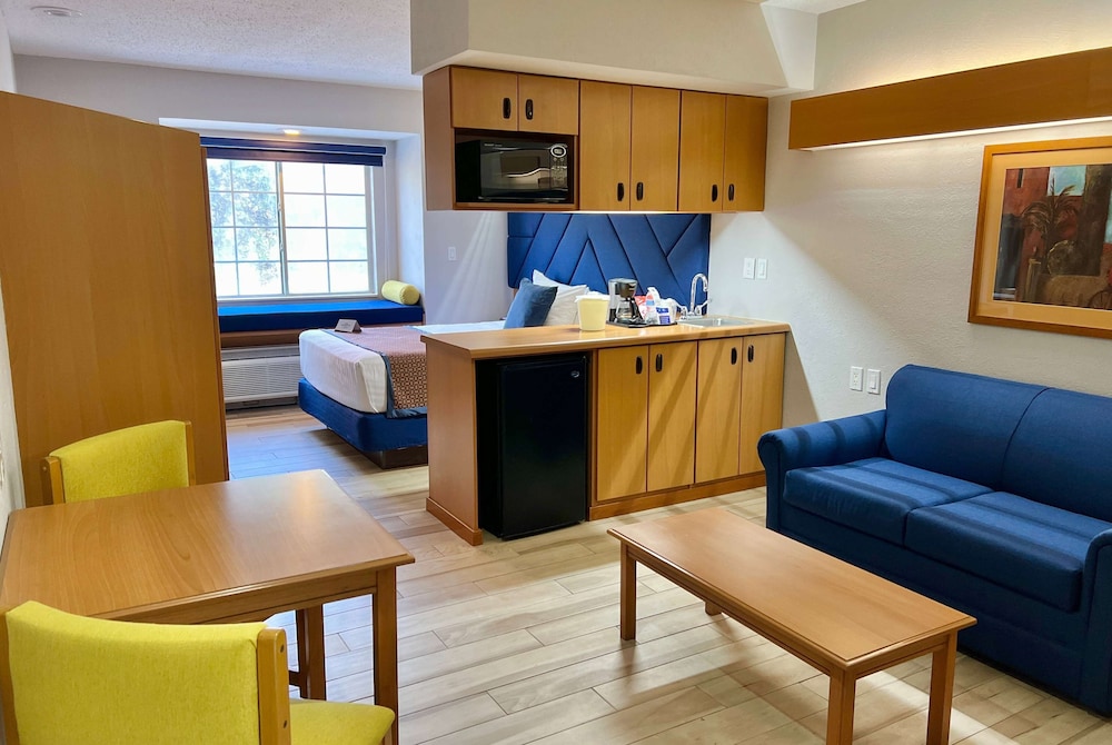Standard Suite, 1 Queen Bed with Sofa bed - Photo 1
