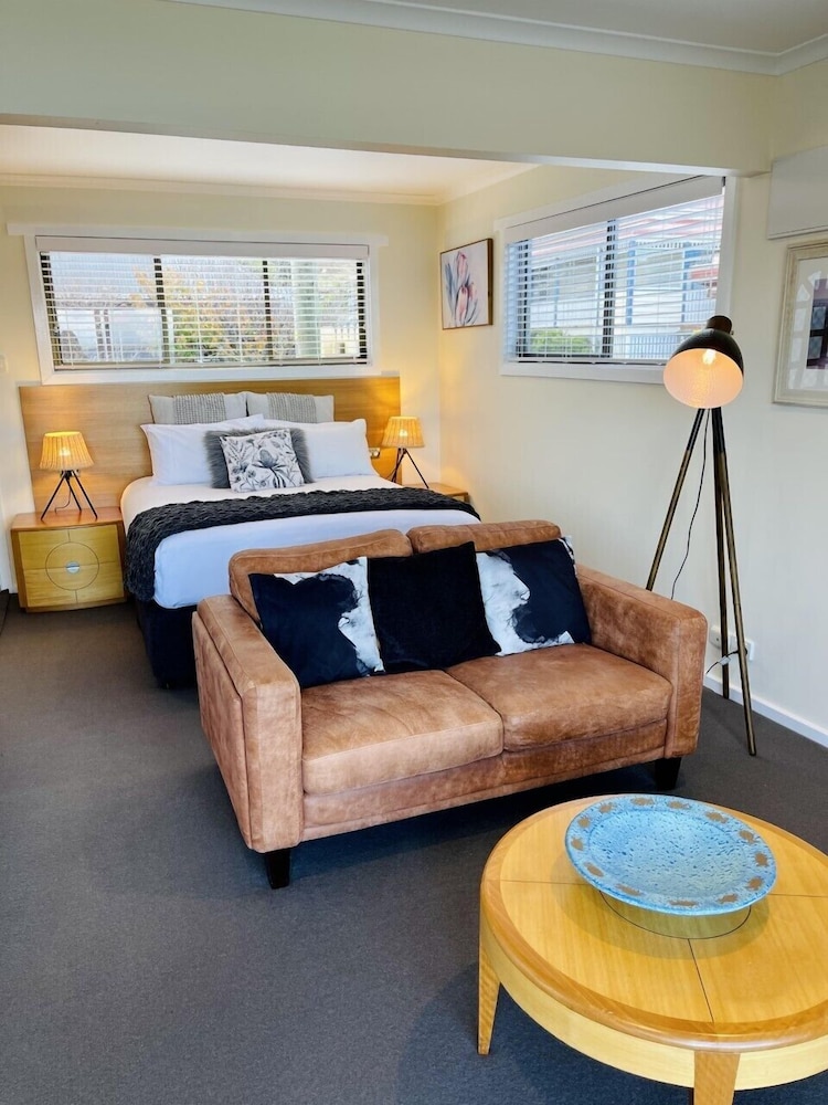 Superior Studio, 1 Queen Bed, Sea View photo 3