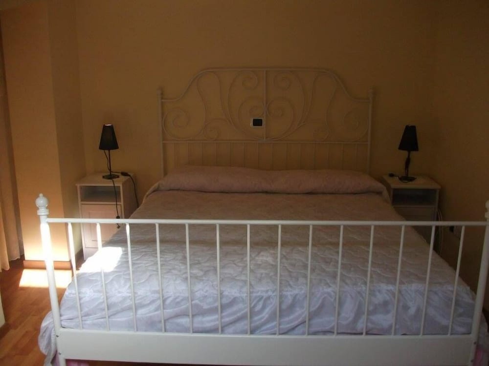 Double Room, 1 Queen Bed photo 2