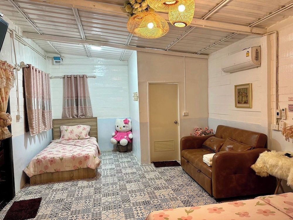 Family Room - Photo 13