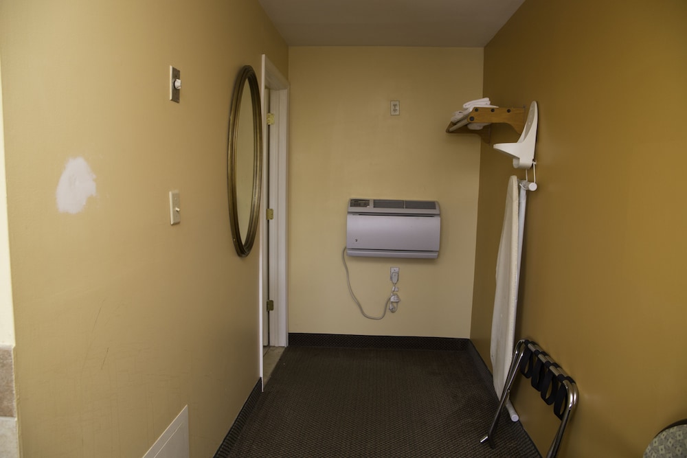 Luxury King Suite photo 2