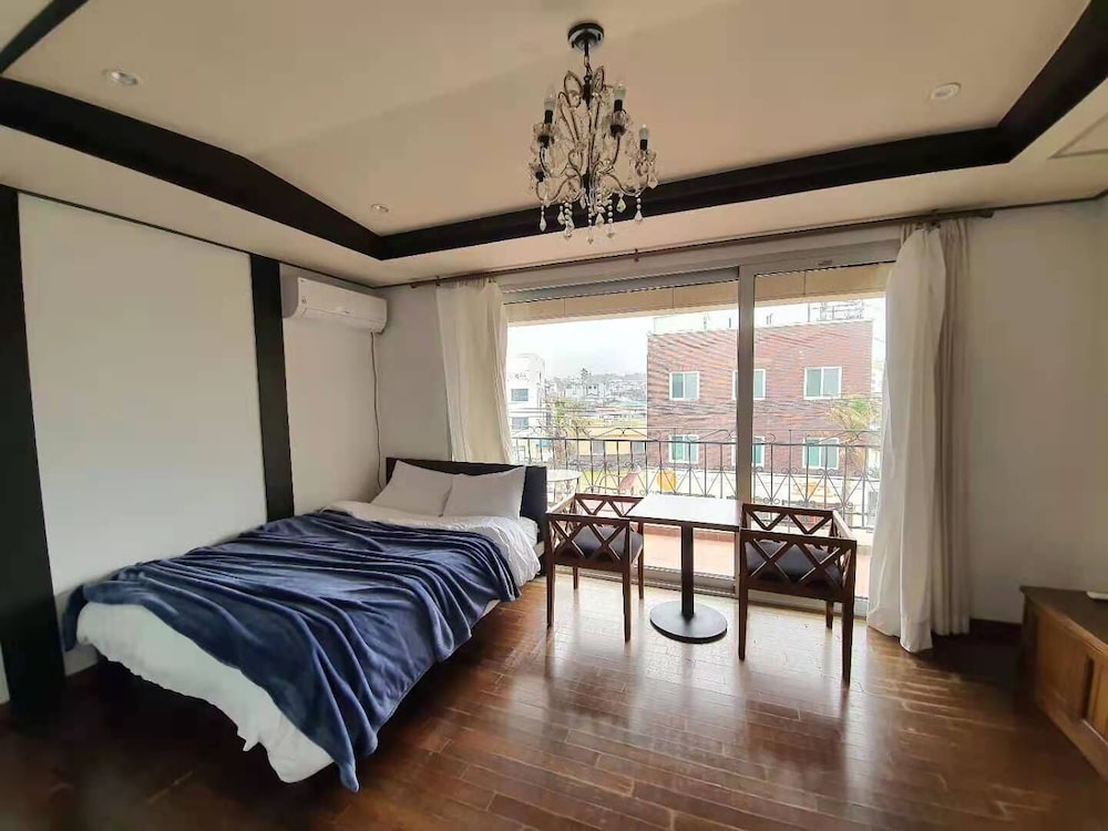 Hilton Room photo 1