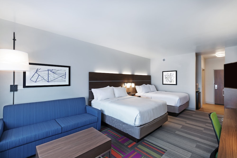 Suite, 2 Queen Beds, Accessible (Communications)
