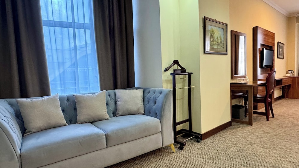 Luxury Double or Twin Room, 1 King Bed, Hot Tub, City View photo 2