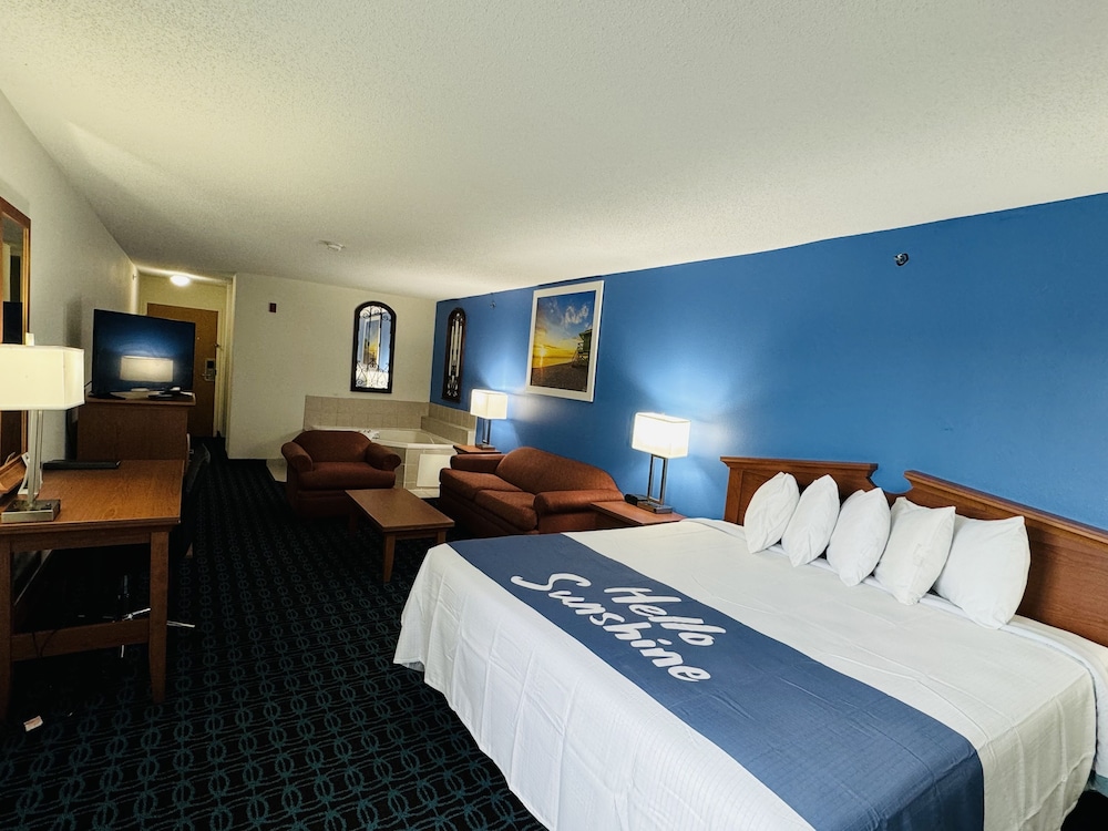 Studio Suite, 1 King Bed, Non Smoking - Photo 1