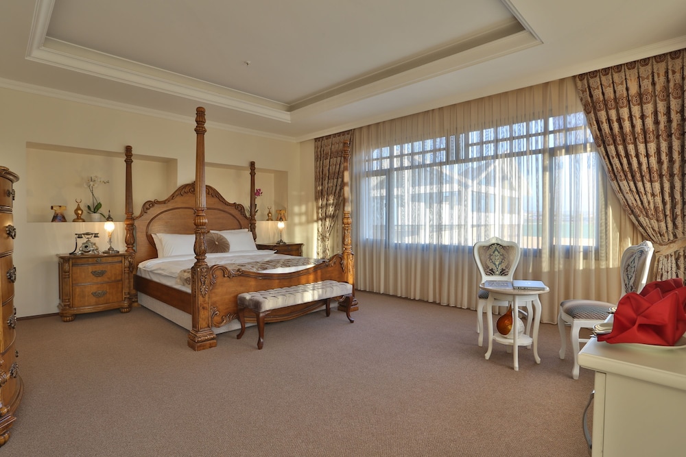 Suite, Balcony, City View photo 2