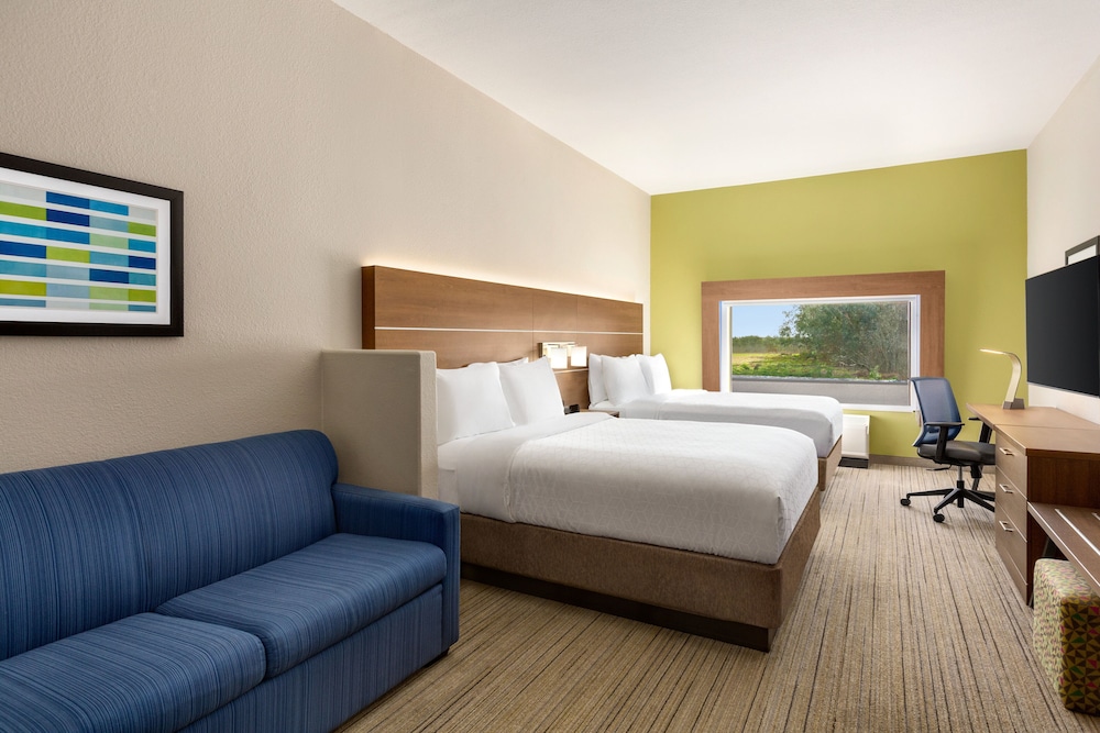 Suite, 2 Queen Beds - Photo 2