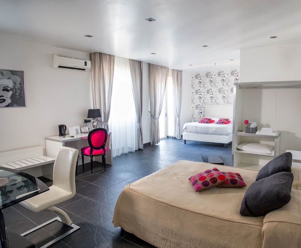 Deluxe Suite - Photo 10