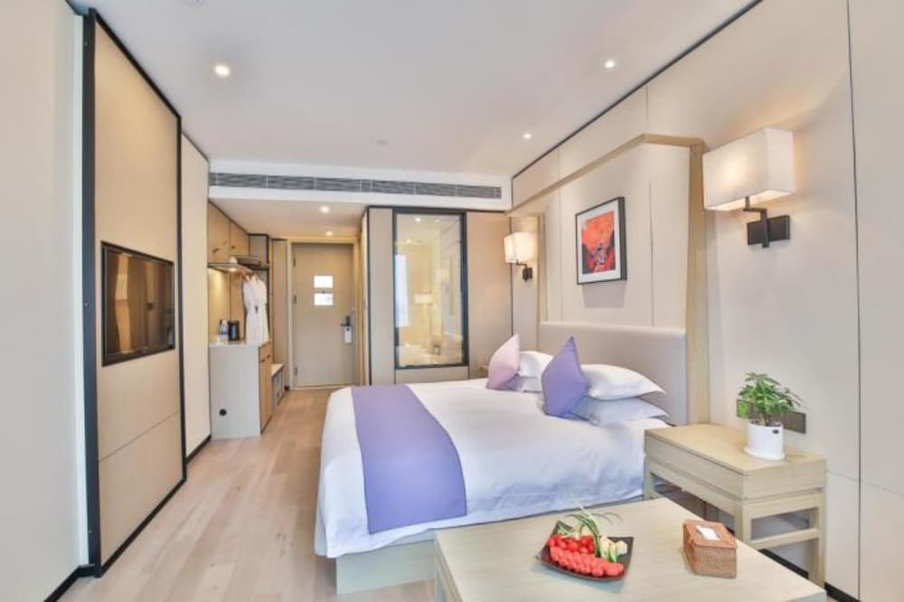 Deluxe King Room - Photo 1