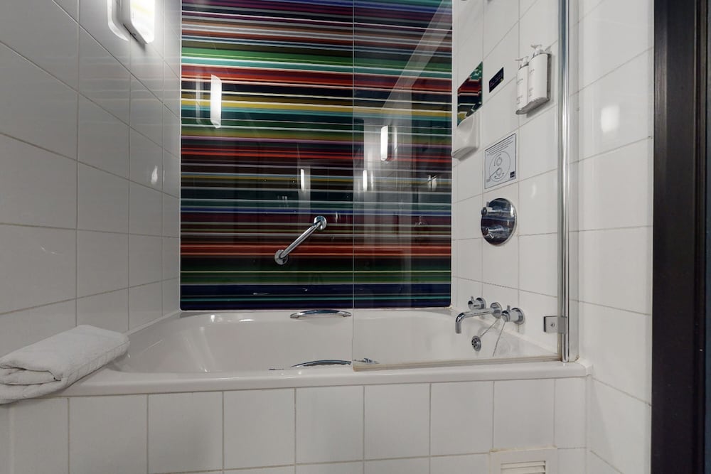 Family Room, 2 Double Beds - Photo 7