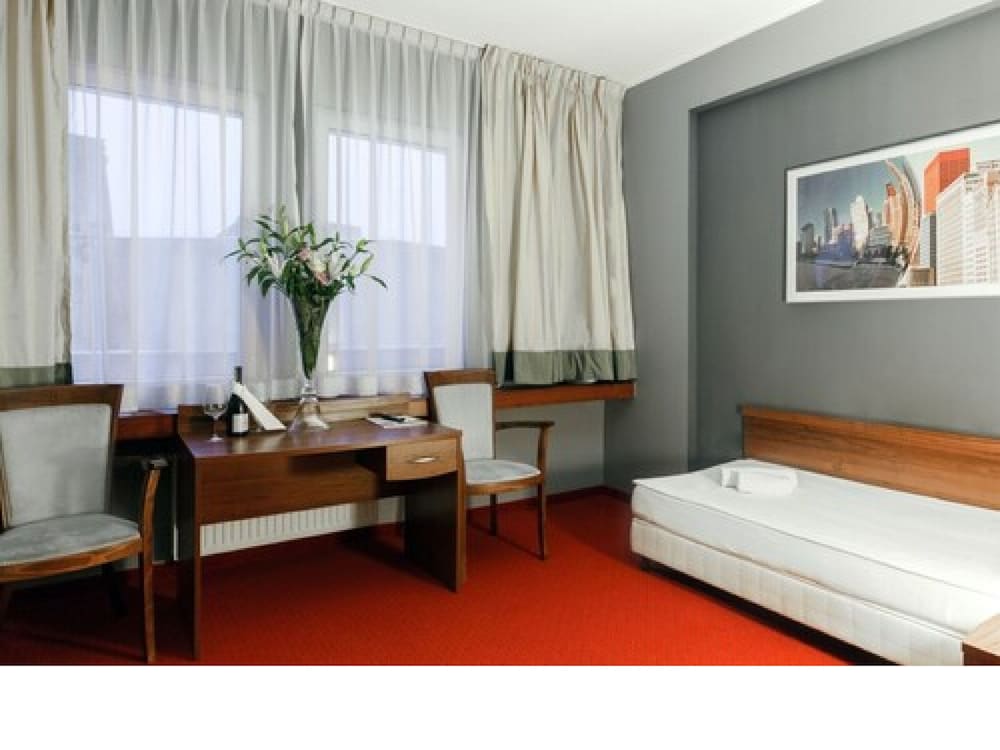 Twin Room - Photo 2