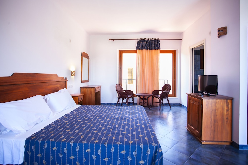 Standard Triple Room - Photo 1