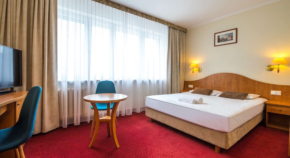 Luxury Room, 1 King Bed, Non Smoking - Photo 1
