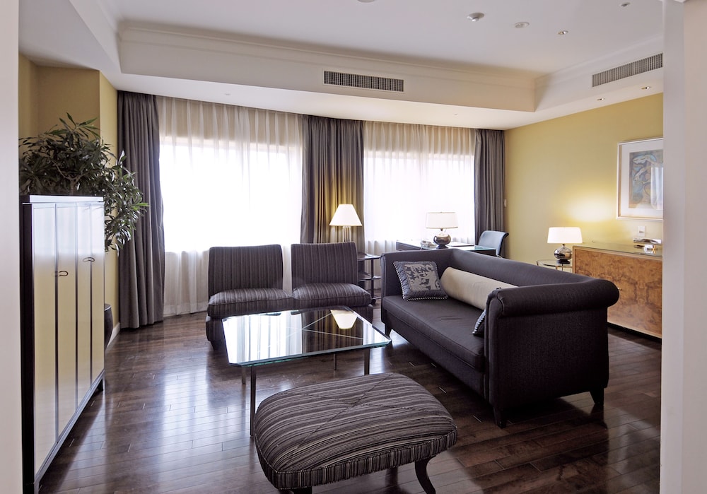 Suite, 1 Queen Bed (Nagoya City View, High Floor) photo 3