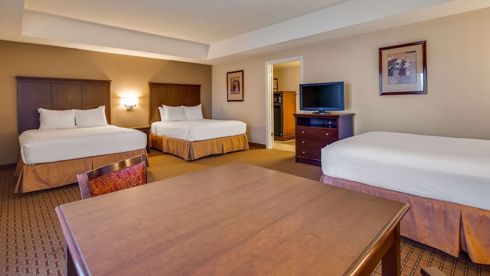 Standard Room, Multiple Beds, Accessible, Refrigerator & Microwave photo 3