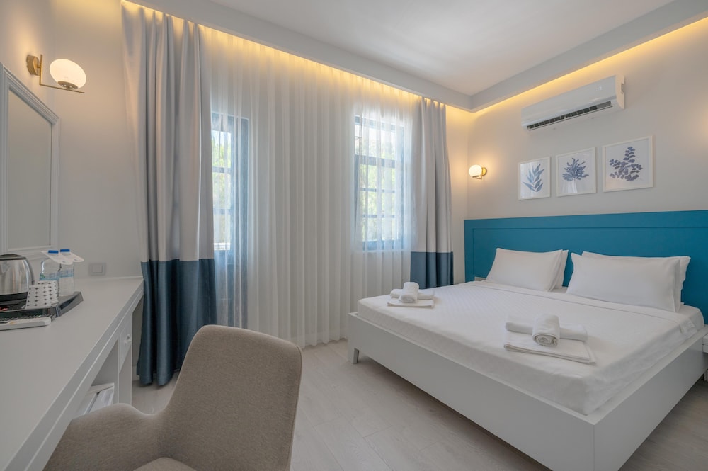 Standard Double Room, Partial Sea View - Photo 1