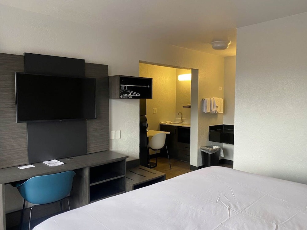 Standard Room, 2 Double Beds, Non Smoking photo 2