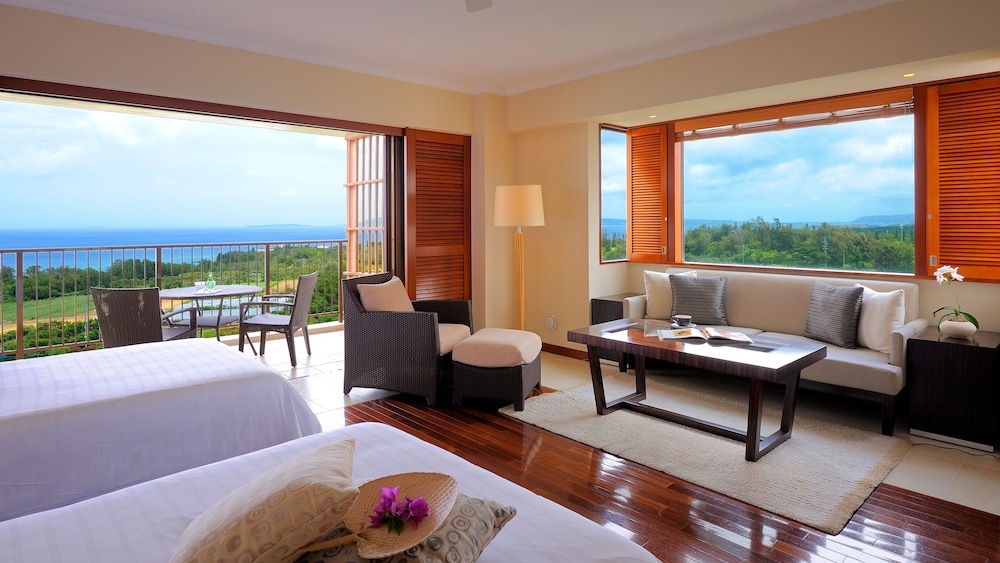 Club Luxury, High Floor, Corner Room, with Club Service, Non Smoking - Adult Only 13 or over photo 2
