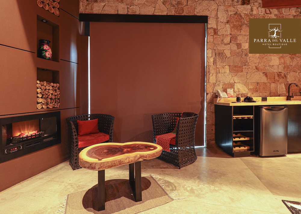 Deluxe Room - Photo 6