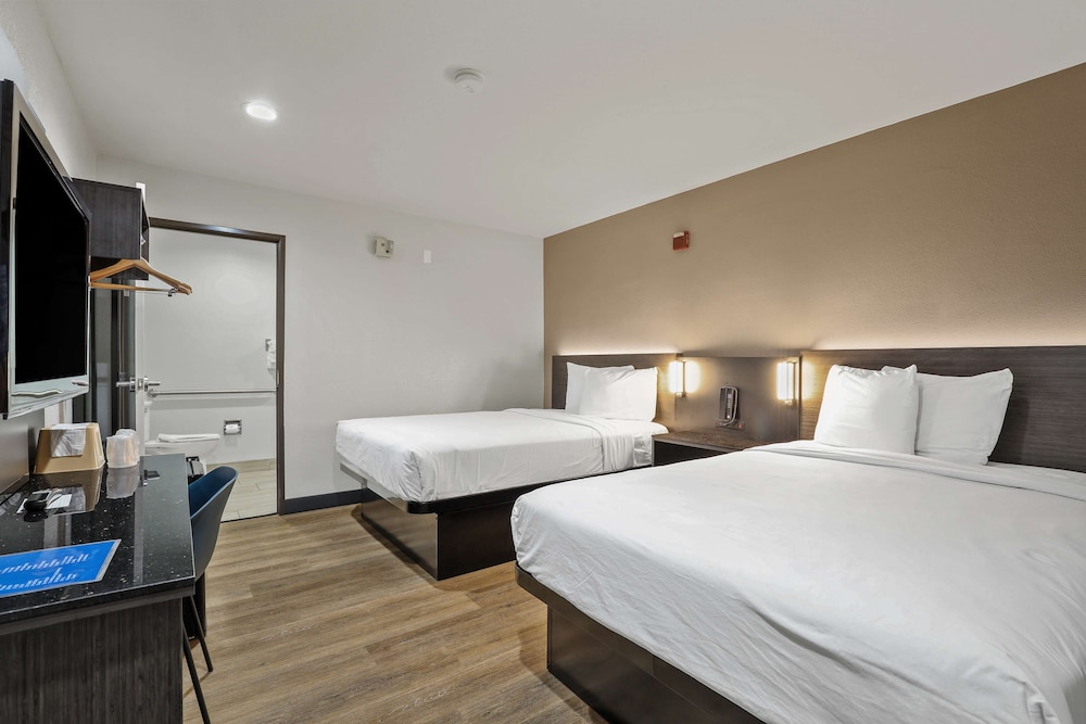 Standard Room, 2 Double Beds, Non Smoking, Refrigerator & Microwave - Photo 2