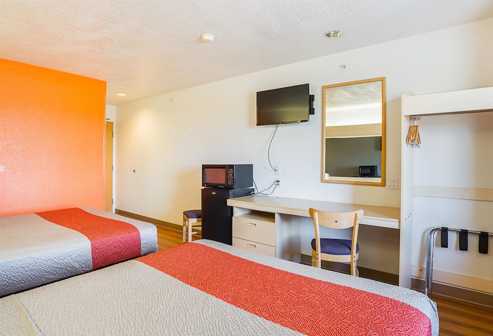 Standard Suite, 2 Queen Beds, Non Smoking - Photo 3