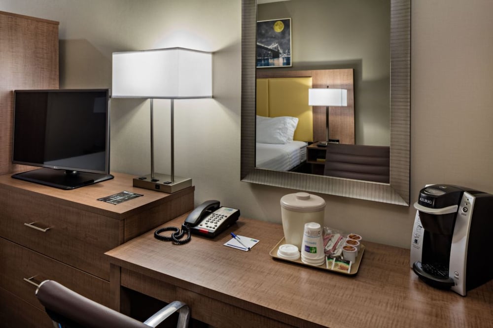 Standard Room, 1 Queen Bed, Accessible (Bathtub) photo 1