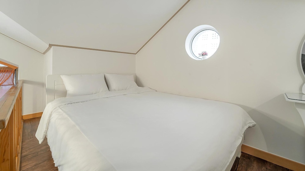 Basic Room, 1 Bedroom (Orange (Pet/ River View)) - Photo 2