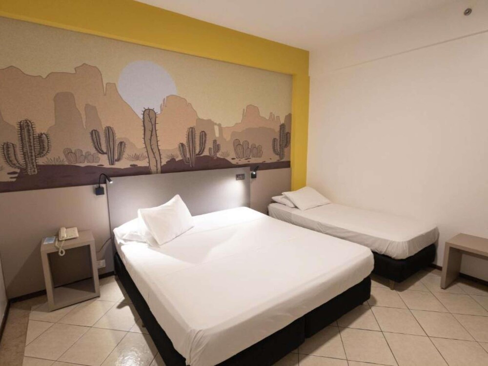 Standard Room, Multiple Beds photo 2