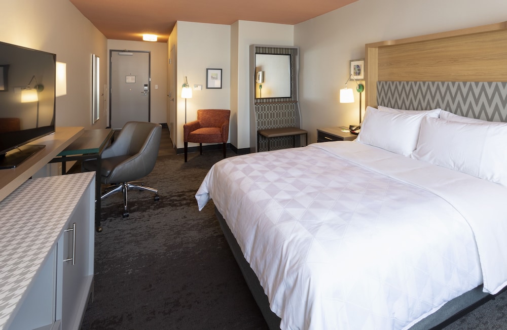 Standard Room, 1 Queen Bed, Accessible, Non Smoking (Communications) - Photo 1
