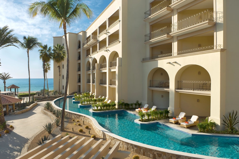 Suite, 1 King Bed, Pool View, Poolside