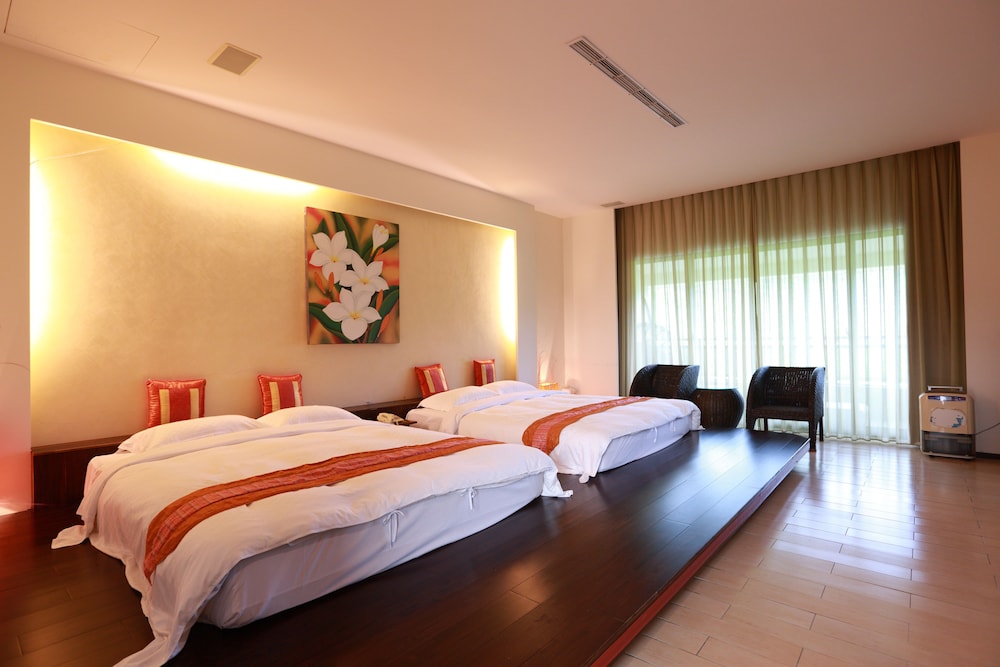 Deluxe Quadruple Room, 2 Queen Beds photo 1