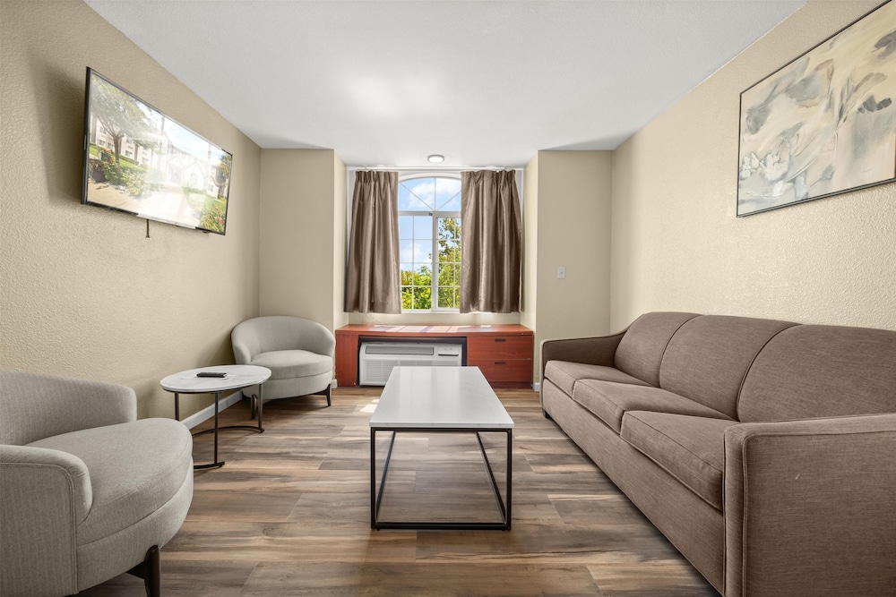 Suite, 1 King Bed, Non Smoking, Kitchen (with Single Sofabed, Full Kitchen)