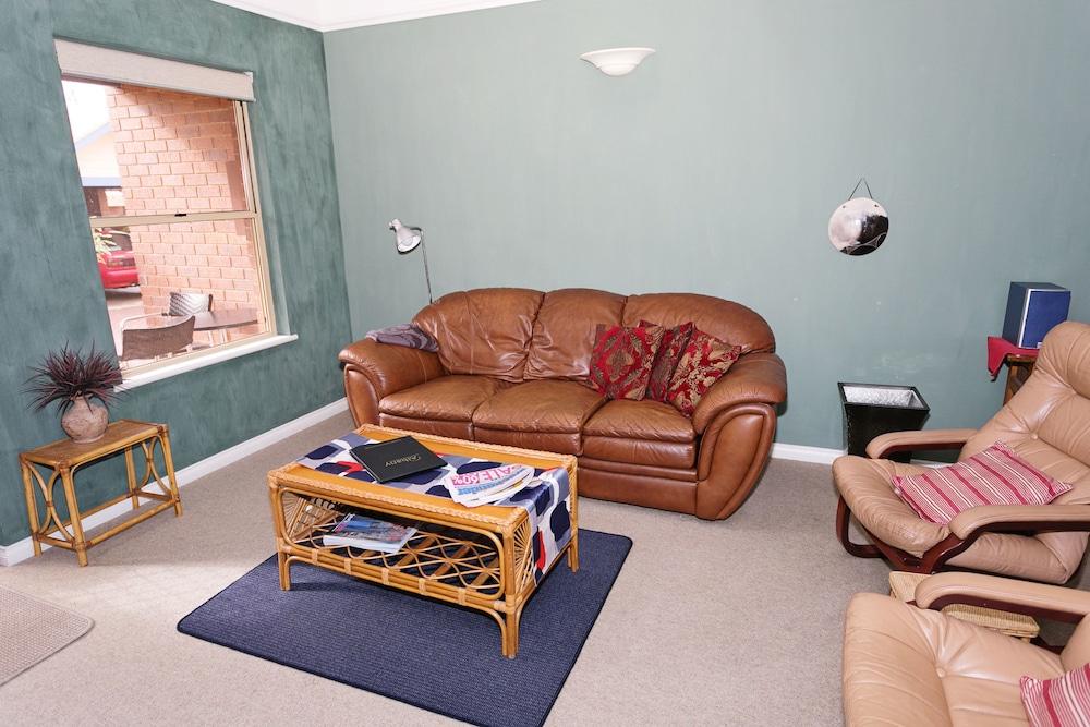 Villa with Garden View - Photo 9